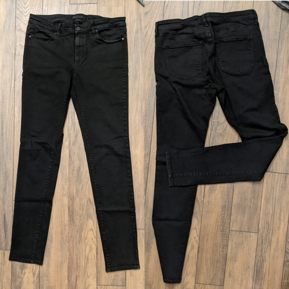 SOLD - Uniqlo Black High-rise Skinny - Size 30 - Picture 1 of 2